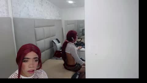 Snapshot of isahottxx chatting on February 2026 05:03:02 AM ISAHOT online show from February 2026 05:03:02 AM