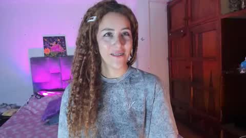 Isabela  online show from September 2025 03:00:02 AM