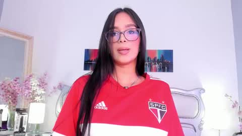 Isa Saenz online show from November 2025 06:15:01 PM