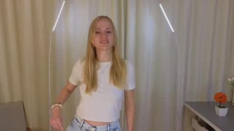 Olivia online show from November 2025 04:12:02 AM