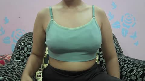 ishika_singh_ online show from April 2026 01:30:02 AM