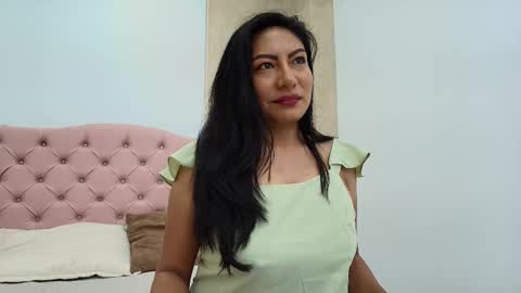 Snapshot of isis_choi chatting on November 2025 07:05:02 PM Isis Choi online show from November 2025 07:05:02 PM