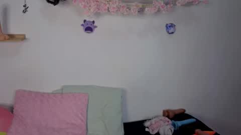 Isisjones18 online show from November 2025 09:32:01 AM