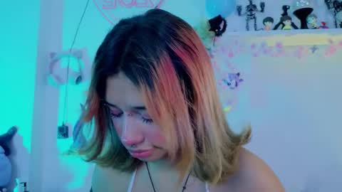 Isisjones18 online show from December 2025 07:33:02 PM