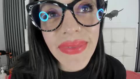 Isis Noir online show from October 2025 07:14:02 PM