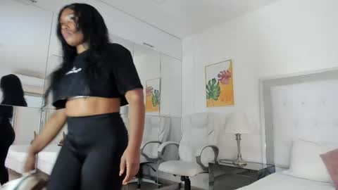 Snapshot of isla_scott chatting on April 2026 12:18:01 PM Vanessa online show from April 2026 12:18:01 PM