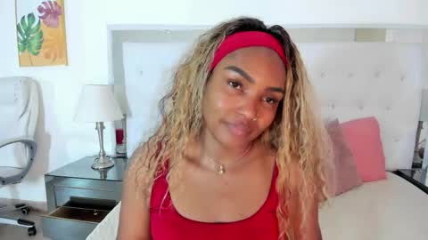 Snapshot of isla_scott chatting on May 2026 11:40:01 AM Vanessa online show from May 2026 11:40:01 AM