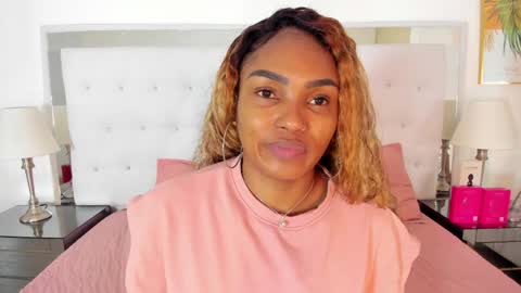 Snapshot of isla_scott chatting on May 2026 11:27:02 AM Vanessa online show from May 2026 11:27:02 AM