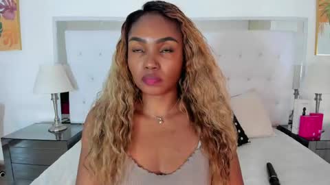Snapshot of isla_scott chatting on June 2026 11:35:01 AM Vanessa online show from June 2026 11:35:01 AM