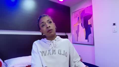 isla stoones online show from October 2025 12:39:02 PM