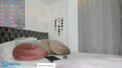Snapshot of islaa_bluee chatting on June 2026 12:02:01 AM Isla Blue online show from June 2026 12:02:01 AM