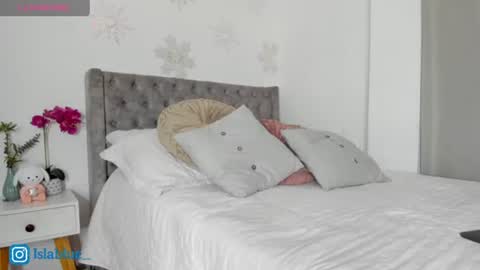 Snapshot of islaa_bluee chatting on June 2026 11:09:02 PM Isla Blue online show from June 2026 11:09:02 PM