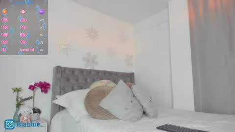 Snapshot of islaa_bluee chatting on June 2026 12:06:02 AM Isla Blue online show from June 2026 12:06:02 AM