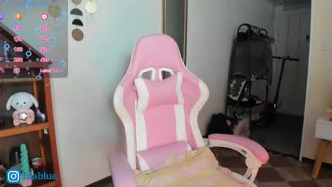 Snapshot of islaa_bluee chatting on July 2026 01:52:01 AM Isla Blue online show from July 2026 01:52:01 AM