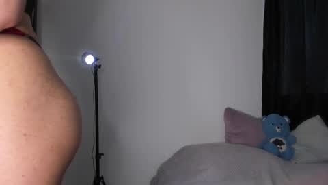 Snapshot of isnotforeveryone chatting on February 2025 10:52:02 PM Julyane online show from February 2025 10:52:02 PM