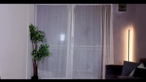 Snapshot of isnotforeveryone chatting on October 2025 01:28:01 AM Julyane online show from October 2025 01:28:01 AM