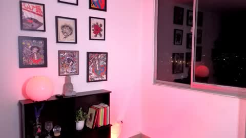 Snapshot of isnotforeveryone chatting on November 2025 12:32:02 AM Julyane online show from November 2025 12:32:02 AM