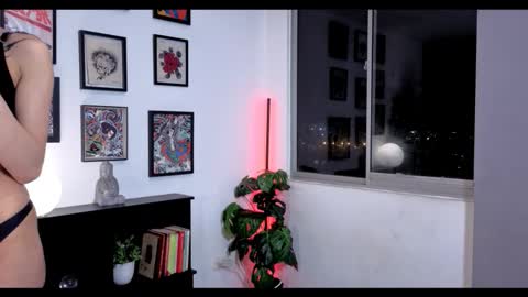 Snapshot of isnotforeveryone chatting on November 2025 11:43:02 PM Julyane online show from November 2025 11:43:02 PM