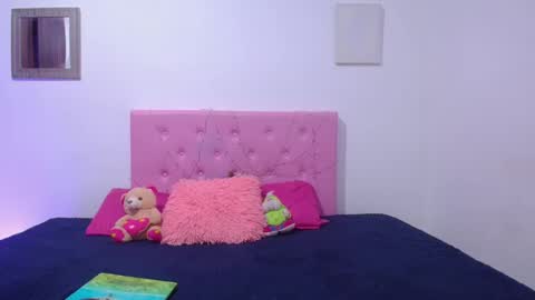 issa_kitty online show from March 2025 10:05:02 PM