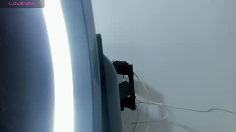 issa_kitty online show from September 2025 05:15:02 PM