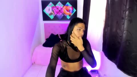 issa_kitty online show from November 2025 08:12:01 PM