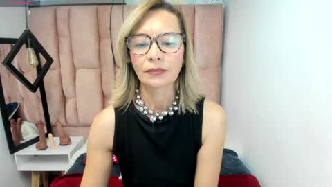 Snapshot of issa_milf__ chatting on April 2026 03:05:01 PM ISSA MILF online show from April 2026 03:05:01 PM