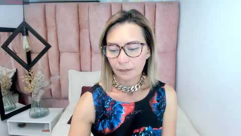 Snapshot of issa_milf__ chatting on May 2026 03:50:01 PM ISSA MILF online show from May 2026 03:50:01 PM