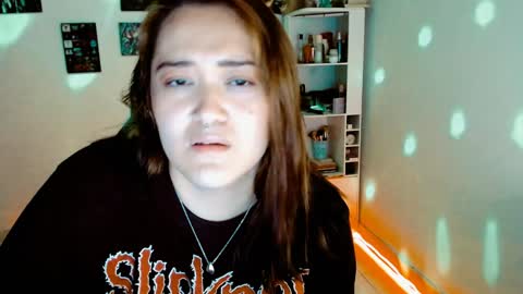 Snapshot of issis_demon chatting on December 2024 06:56:02 AM Yiz online show from December 2024 06:56:02 AM