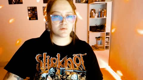 Snapshot of issis_demon chatting on December 2024 07:11:02 AM Yiz online show from December 2024 07:11:02 AM