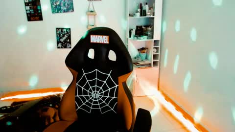 Snapshot of issis_demon chatting on February 2025 04:09:02 AM Yiz online show from February 2025 04:09:02 AM