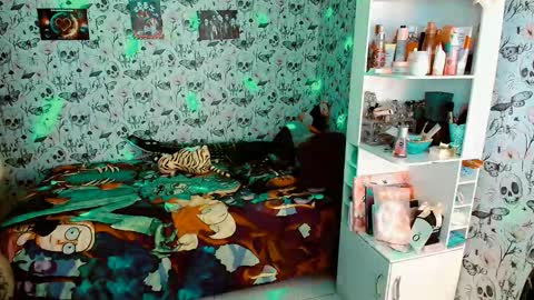 Yiz online show from November 2025 12:36:01 AM