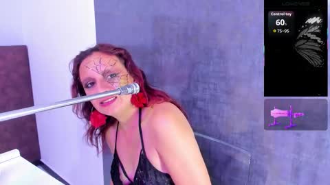 Snapshot of issys_milf chatting on November 2025 04:15:02 AM ISSYS online show from November 2025 04:15:02 AM