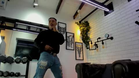 Italo Moore online show from November 2025 11:21:01 AM