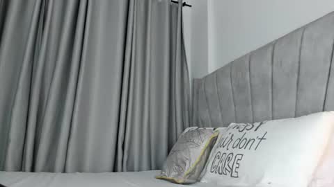 Snapshot of its_canella chatting on June 2026 03:20:02 AM canella online show from June 2026 03:20:02 AM