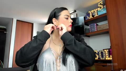 Snapshot of its_sol chatting on January 2025 01:47:01 PM Sol online show from January 2025 01:47:01 PM