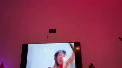 Snapshot of itslunaaaaa chatting on February 2026 02:53:01 AM Luna online show from February 2026 02:53:01 AM