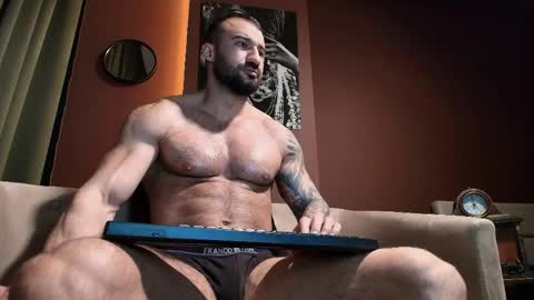 iustinmucle95 online show from April 2026 04:48:01 AM