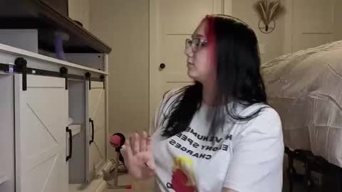 ivey jade online show from November 2025 04:06:02 AM