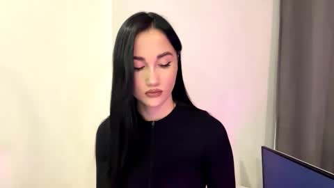 Nika online show from November 2025 01:02:02 PM