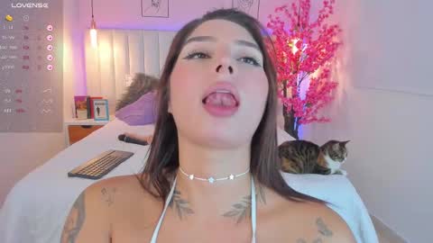 Snapshot of ivy___collins chatting on February 2025 10:59:02 PM maria online show from February 2025 10:59:02 PM