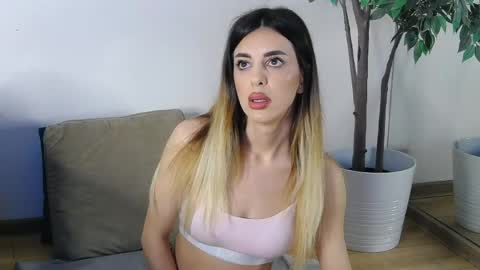 Snapshot of ivylustt chatting on May 2026 05:47:02 AM IvyLustt online show from May 2026 05:47:02 AM
