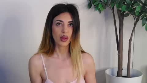 Snapshot of ivylustt chatting on May 2026 05:46:01 AM IvyLustt online show from May 2026 05:46:01 AM