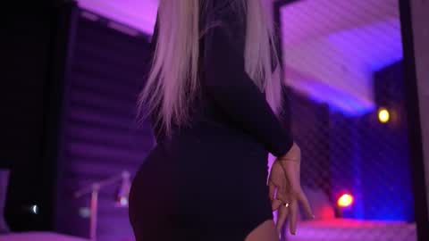 IvyRowa online show from September 2025 05:34:02 PM