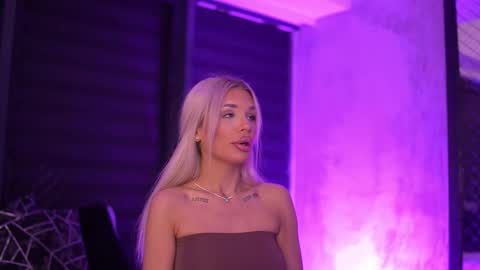 IvyRowa online show from October 2025 05:35:01 PM