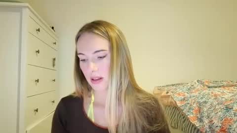 Snapshot of ivyyy1995 chatting on October 2025 05:04:02 PM ivyyy1995 online show from October 2025 05:04:02 PM