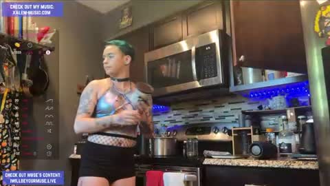 Snapshot of iwillbeyourmuse chatting on June 2026 11:17:02 PM Muse hethey online show from June 2026 11:17:02 PM