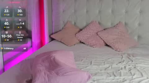 Maxim online show from September 2025 10:26:01 PM