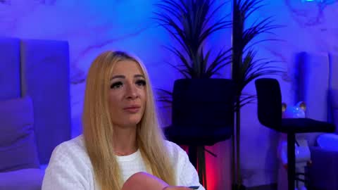 izabelle_02 online show from April 2026 03:48:01 AM