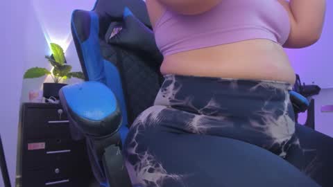 Snapshot of izaro_22 chatting on February 2026 01:07:02 PM Iza online show from February 2026 01:07:02 PM