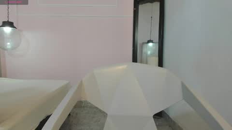 izelevans online show from April 2026 10:55:01 AM